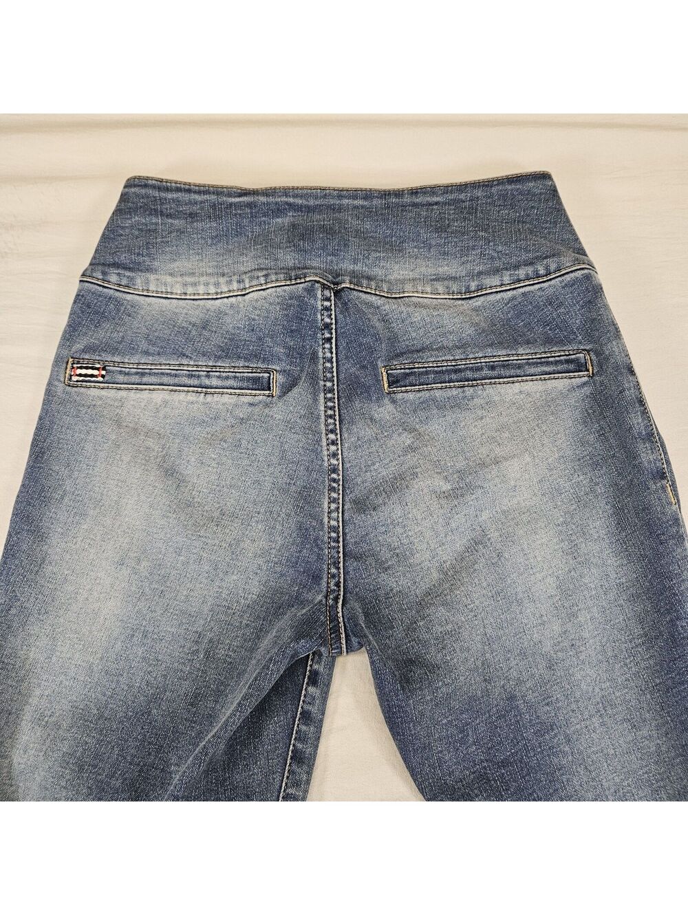 Alice + Olivia size 24 jeans - Picture 3 of 8